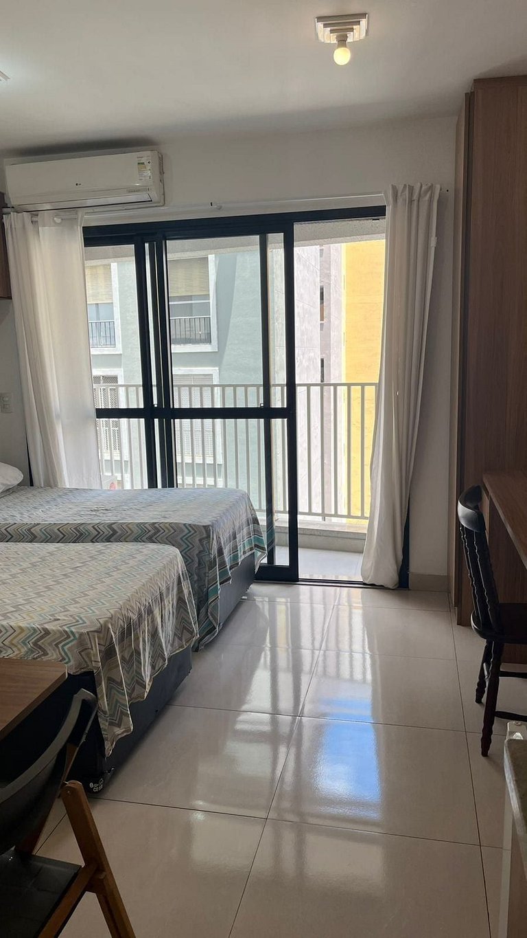Apartamento com piscina próximo ao metro