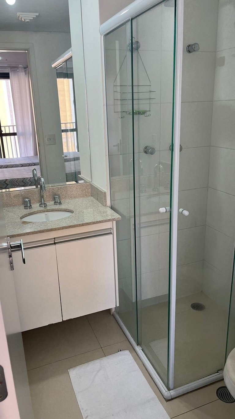 Apartamento com piscina próximo ao metro