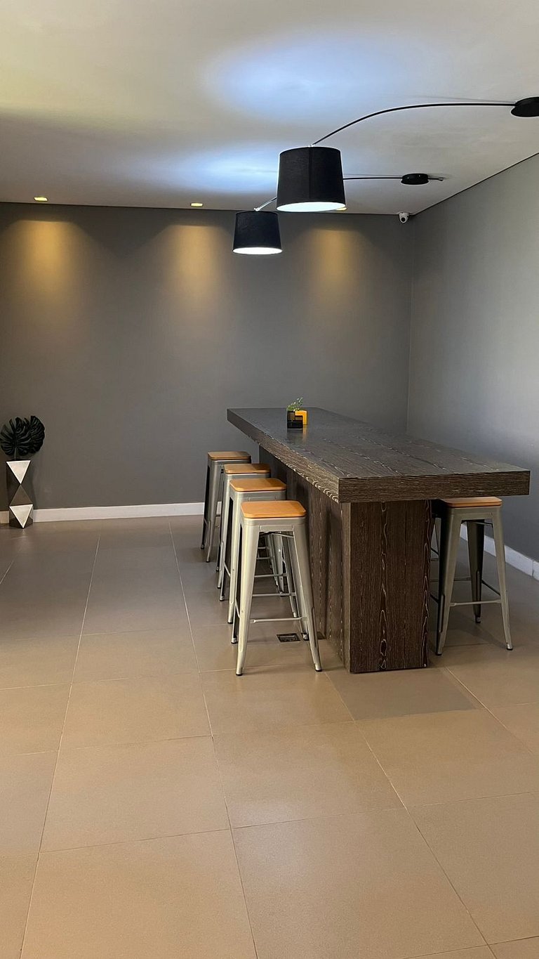 Apartamento com piscina próximo ao metro