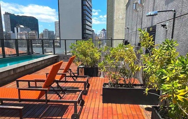 Apartamento com piscina próximo ao metro